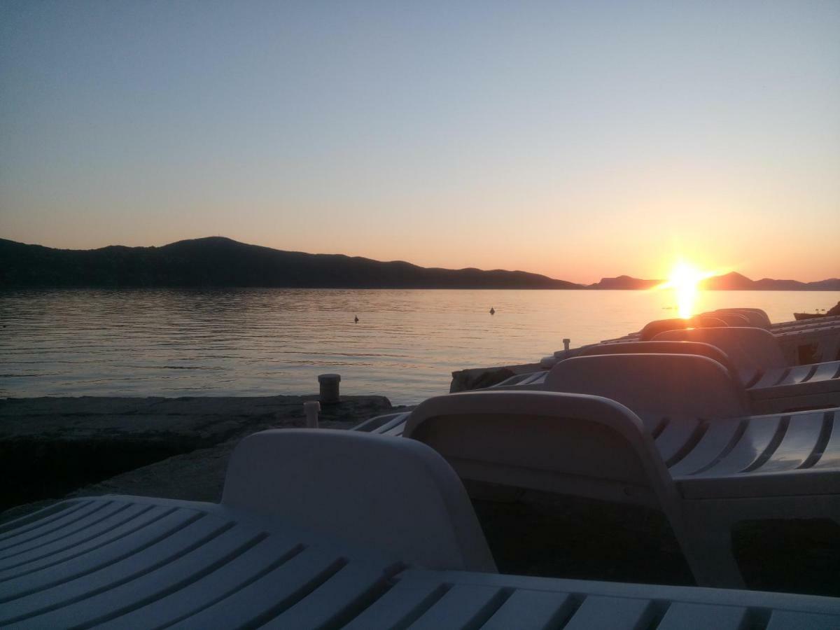 Sunset Apartments Слано Екстериор снимка